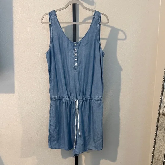 beachlunchlounge Blue Sleeveless Romper - Picture 1 of 5